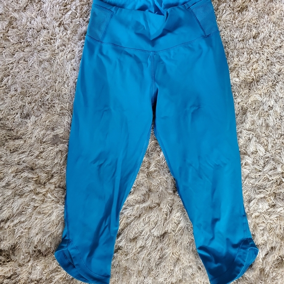 Lululemon capris 6 - Picture 2 of 4